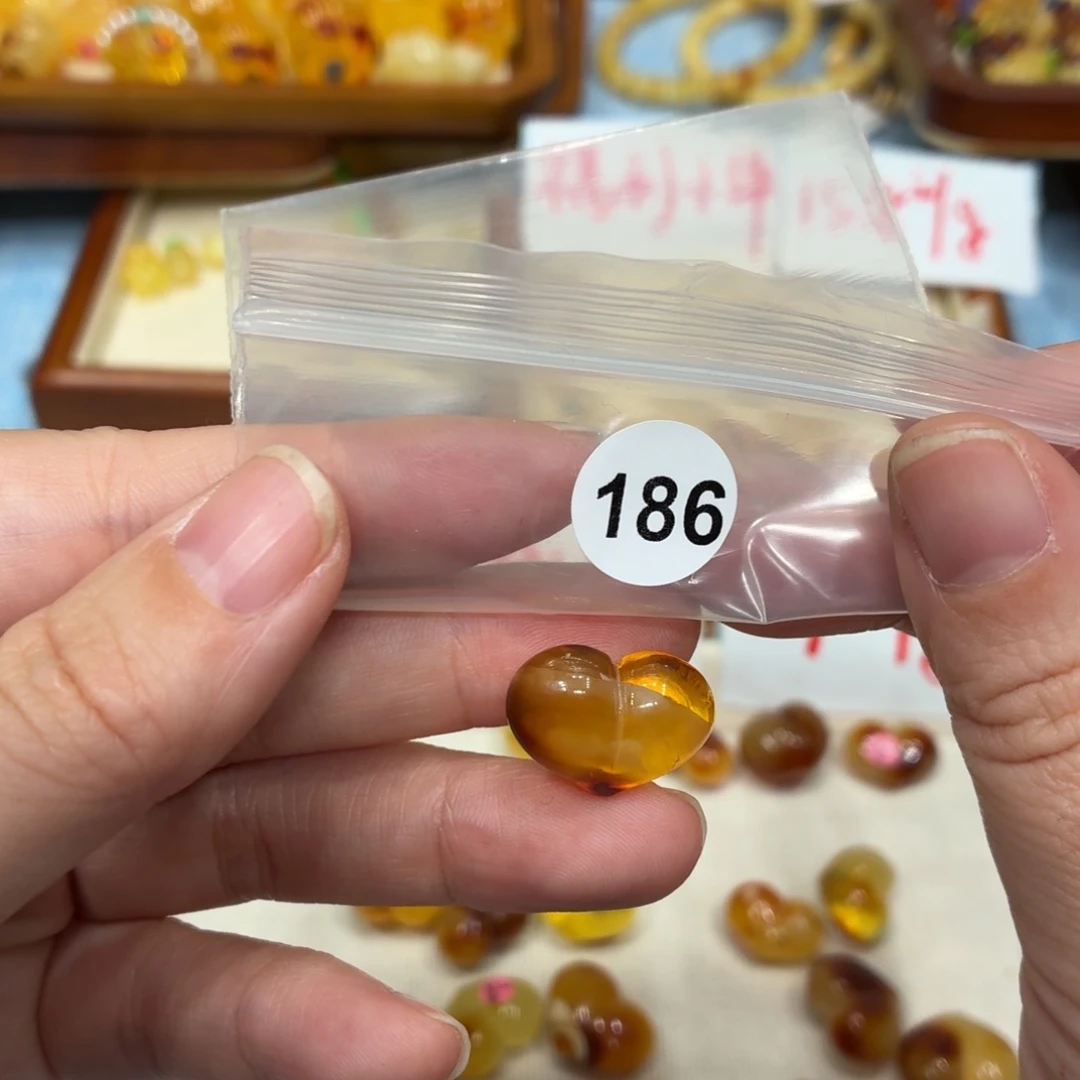 琥珀未镶嵌珠宝奇石