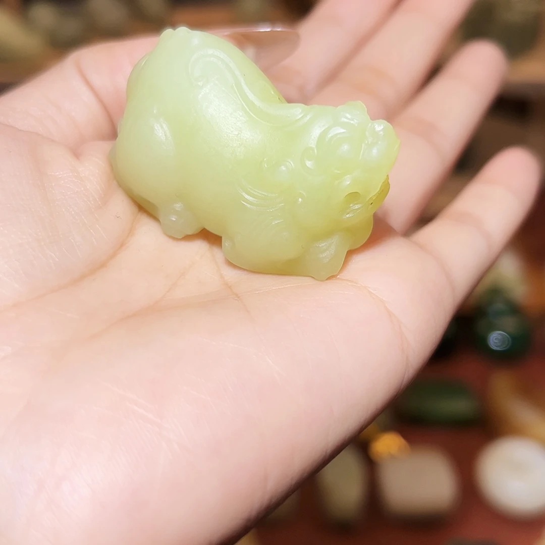 小***子和田玉未镶嵌颈饰