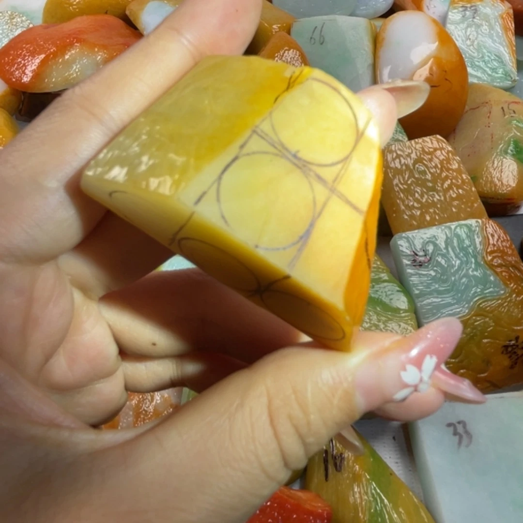 【闪购商品】未镶嵌定制翡翠让****角翡翠