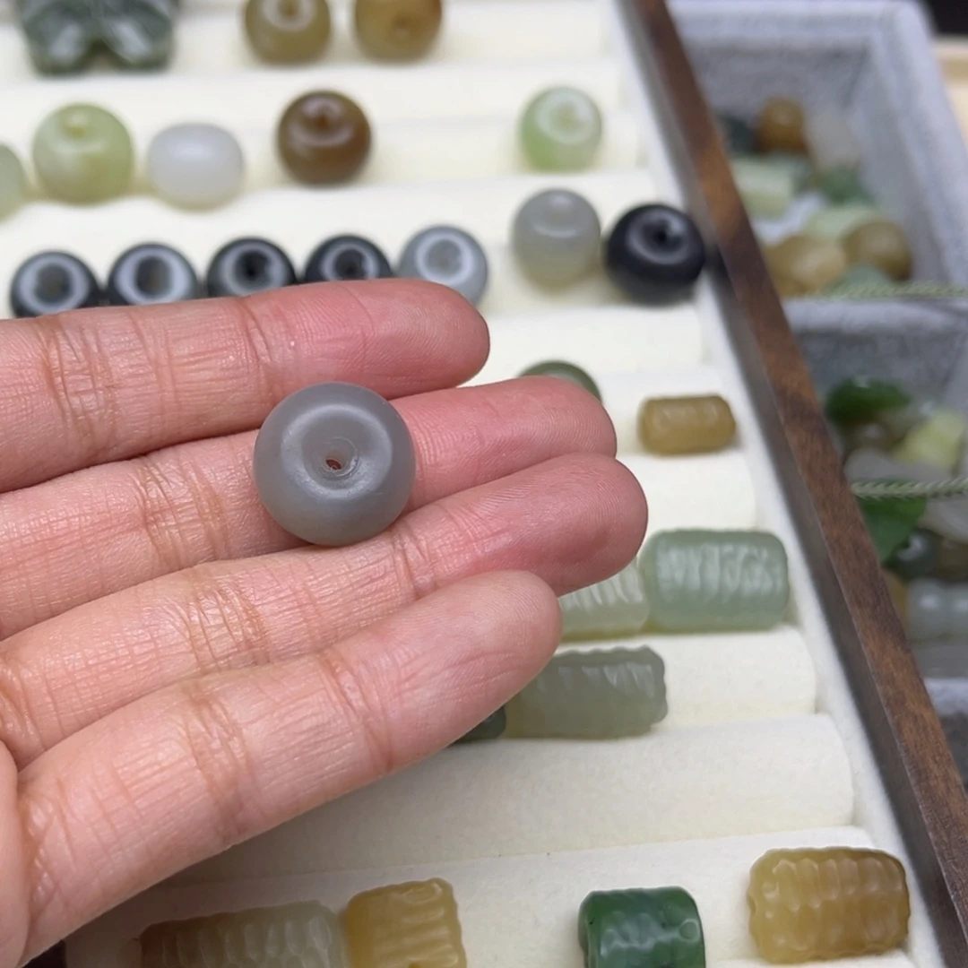 宁****和田玉未镶嵌珠宝半成品