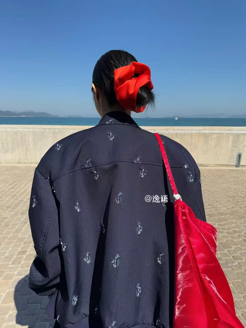 逸语2025春季新品韩版宽松珠片刺绣立领夹克外套女6835