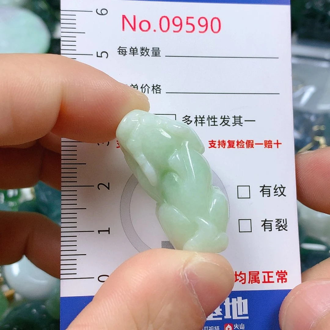 翡翠颈饰未镶嵌天然翡翠