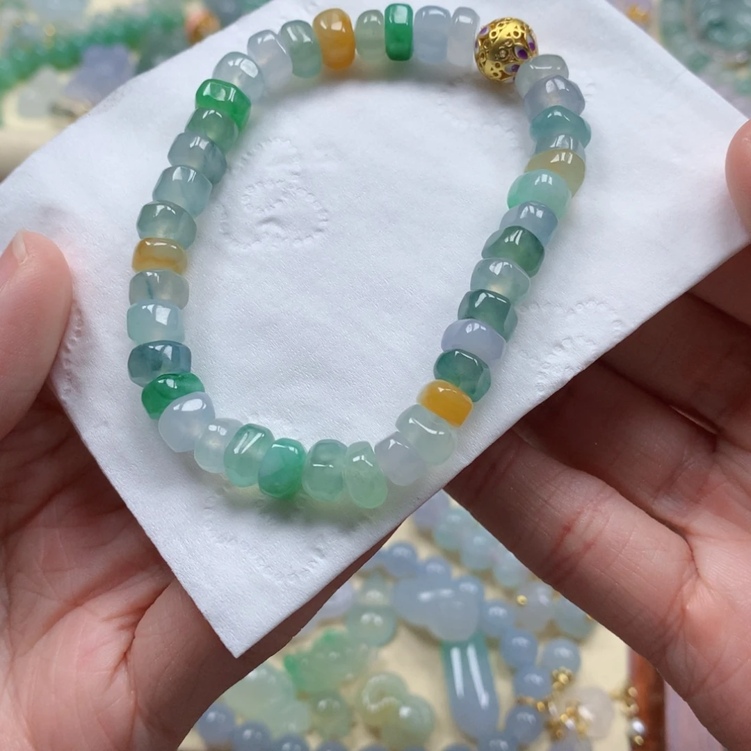 翡翠未镶嵌颈饰是