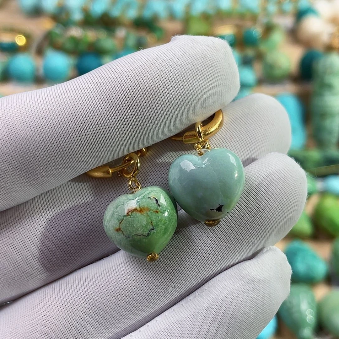 杨***子绿松石未镶嵌珠宝奇石