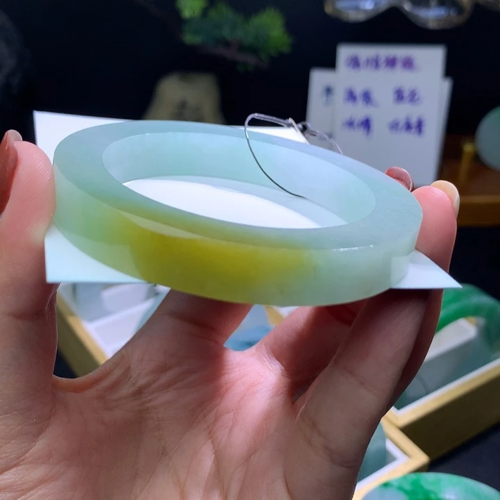 定制翡翠未镶嵌翡翠手镯