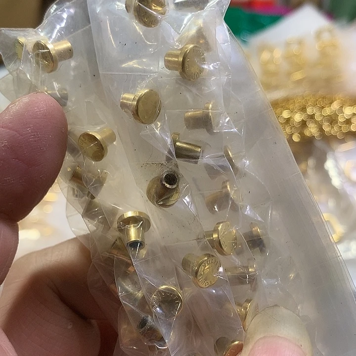 无纺布驴家0.7平面上螺丝钉10个