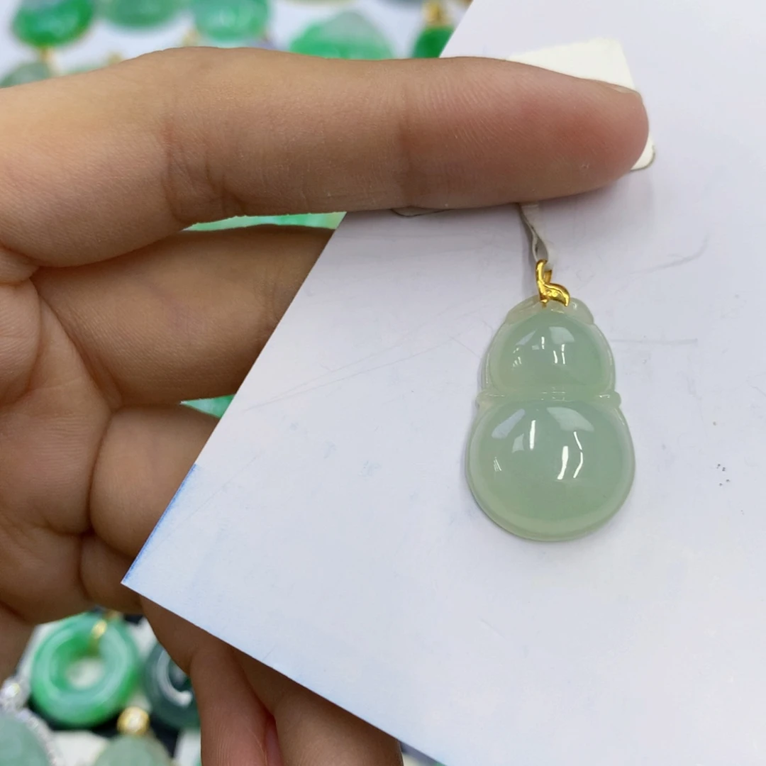 翡翠18K金镶嵌颈饰翡翠