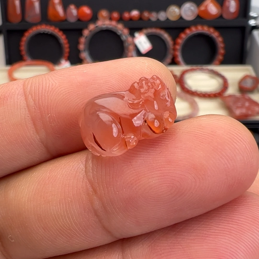 南红玛瑙未镶嵌颈饰貔貅