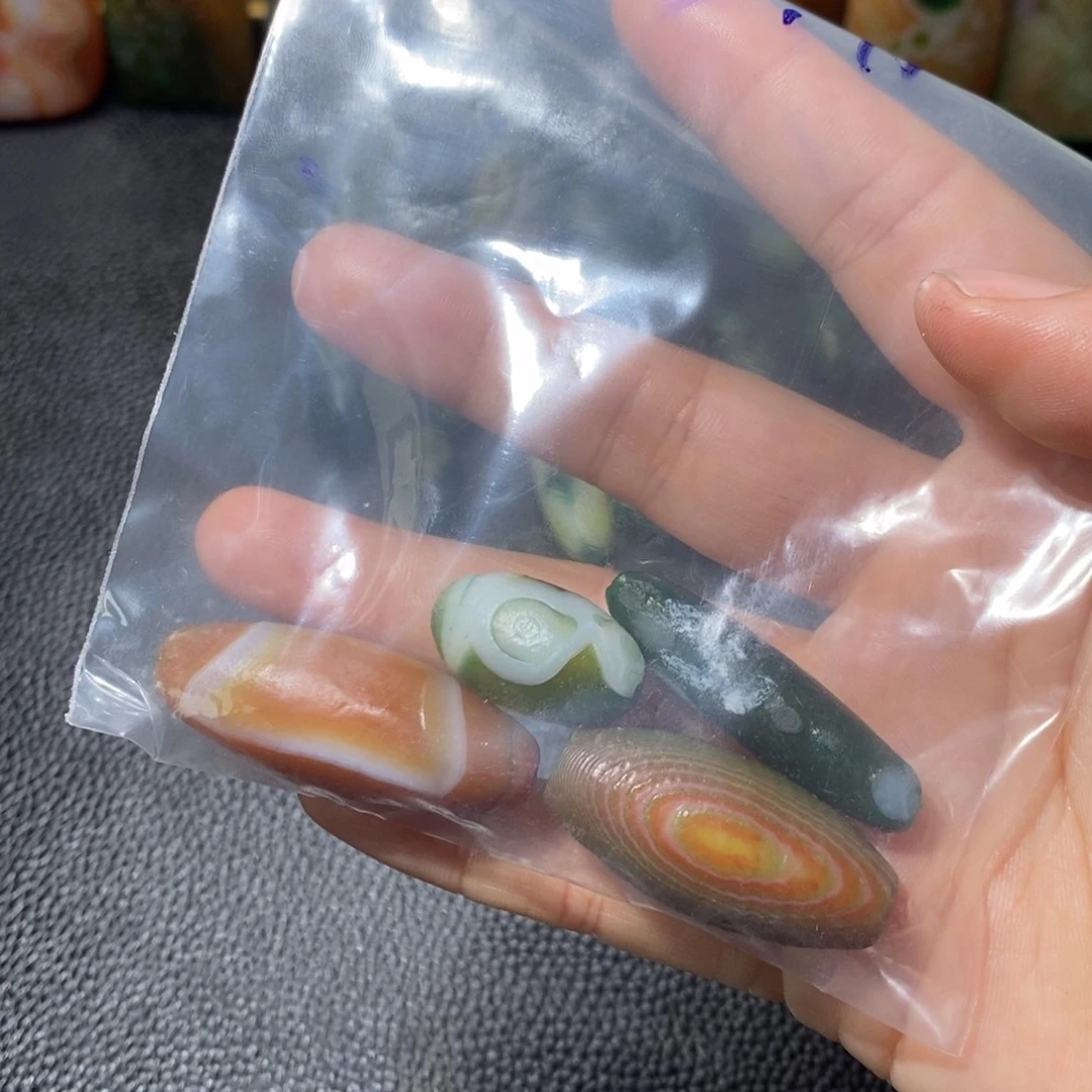 未镶嵌玛瑙/玉髓珠宝奇石?**赐