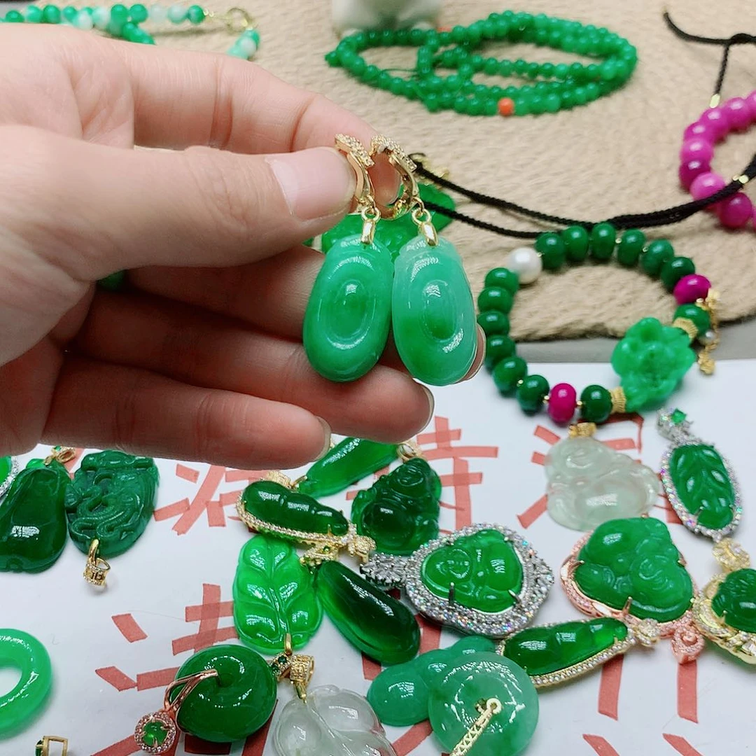 翡翠未镶嵌颈饰一图一物 实物为准