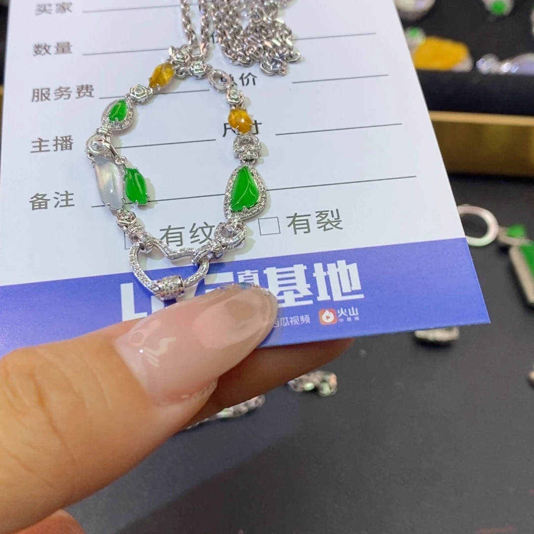 颈饰18K金镶嵌翡翠