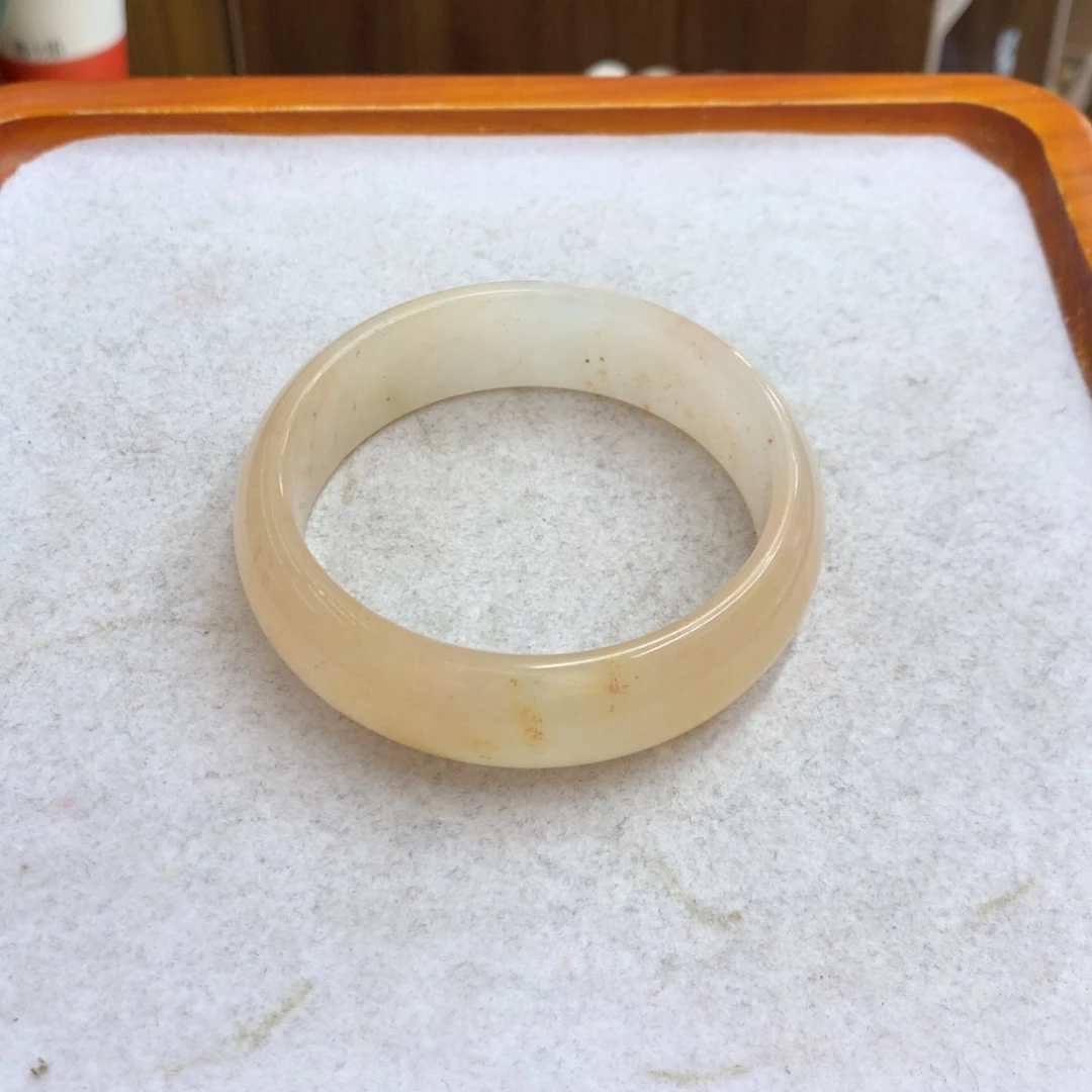 石英质玉未镶嵌手镯