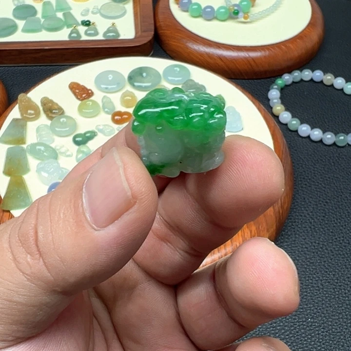 翡翠未镶嵌颈饰天然a货缅甸翡翠貔貅