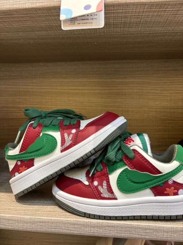 2025新款儿童红绿黑白低帮AJ，经典配色超吸睛