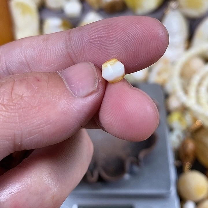 琥珀裸石未镶嵌我