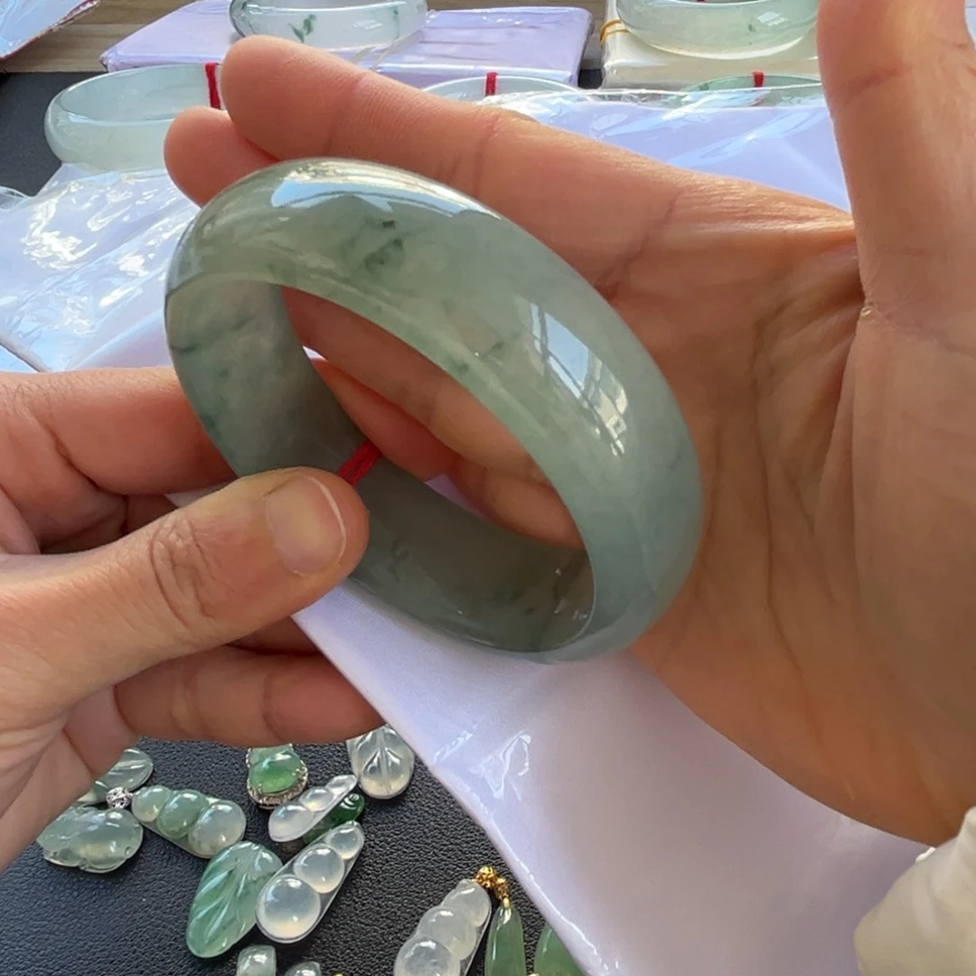 翡翠手镯未镶嵌手镯