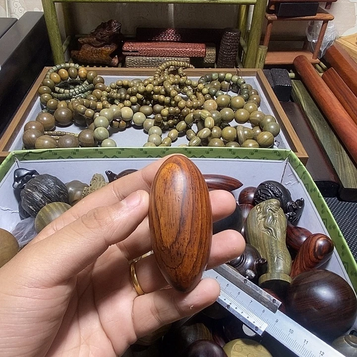 哈***少维腊木（绿檀）手把件手把件