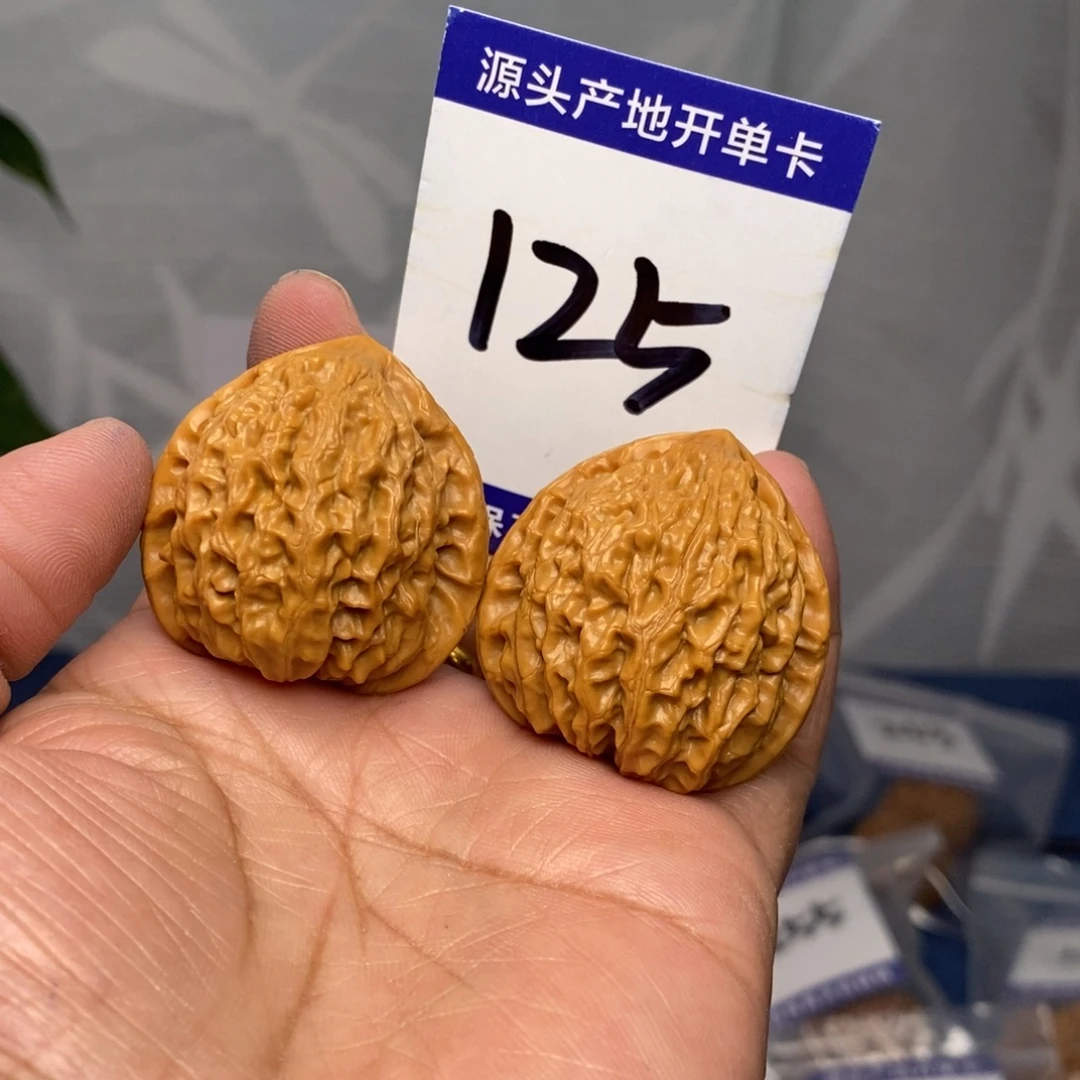 文玩核桃把件35.5金牛