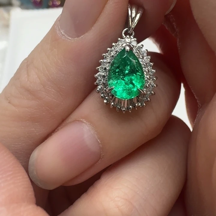 祖母绿颈饰未镶嵌