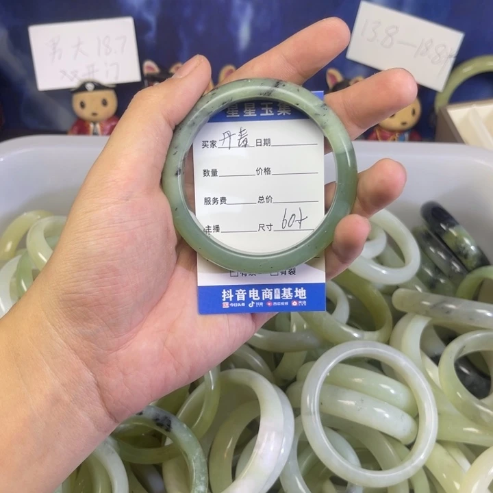 蛇纹石玉手镯未镶嵌丹*