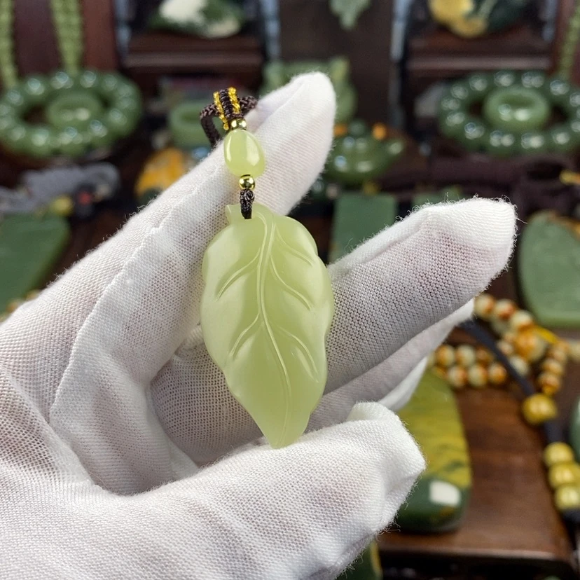 【闪购商品】岫岩老玉(透闪石质玉)颈饰未镶嵌