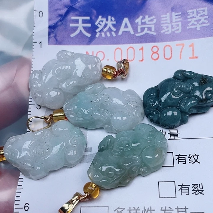 翡翠未镶嵌吊坠(赠链)