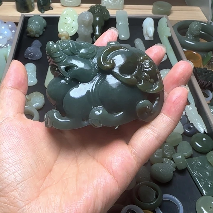 和田玉未镶嵌把件