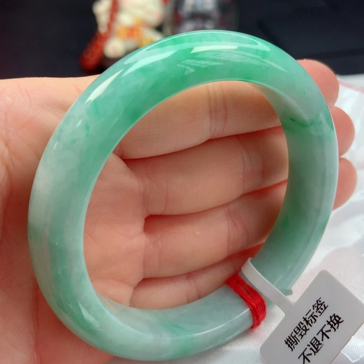 翡翠手镯未镶嵌56圈