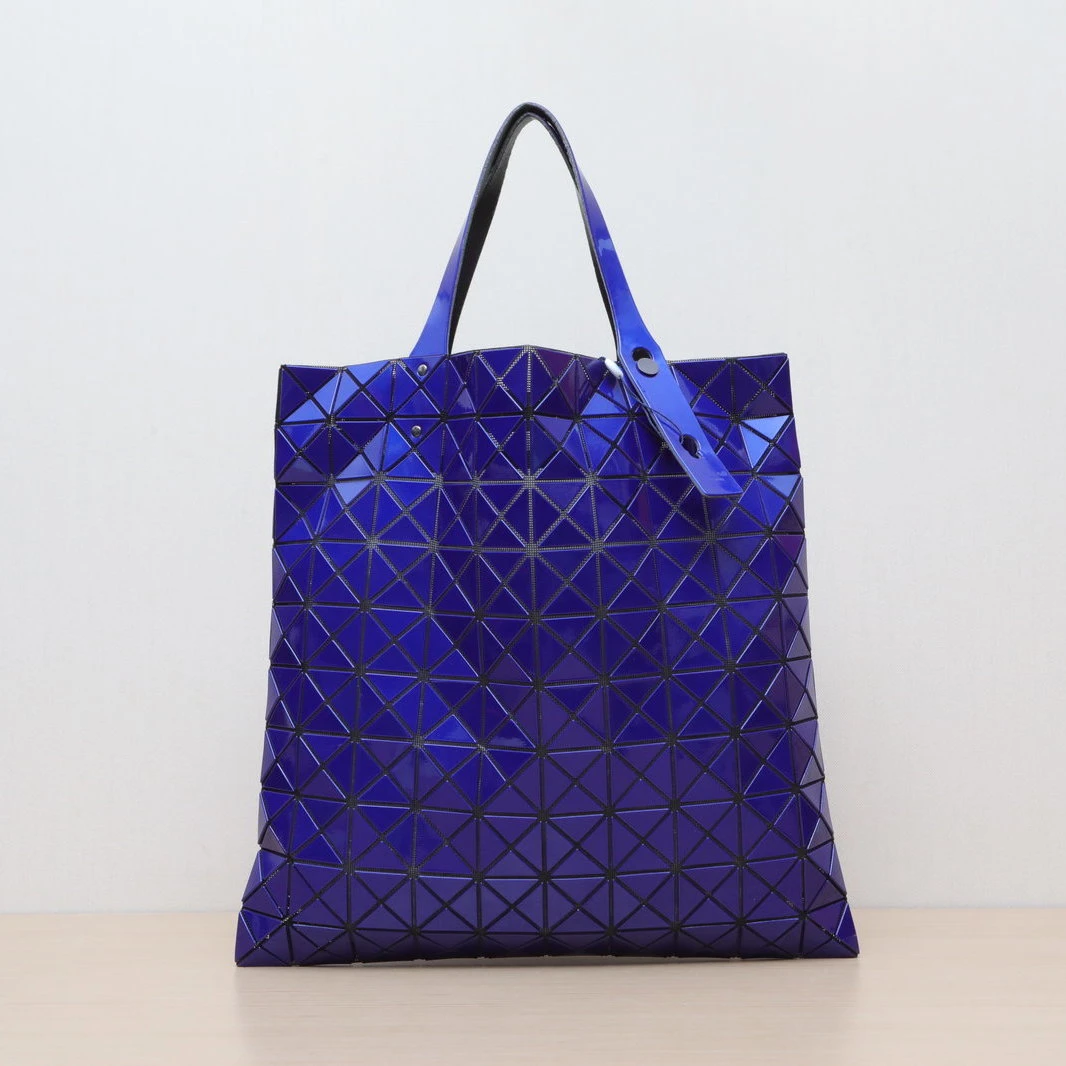95新 Issey Miyake/三宅一生 【黑黑】Lucent 十格*十格 蓝色 PVC