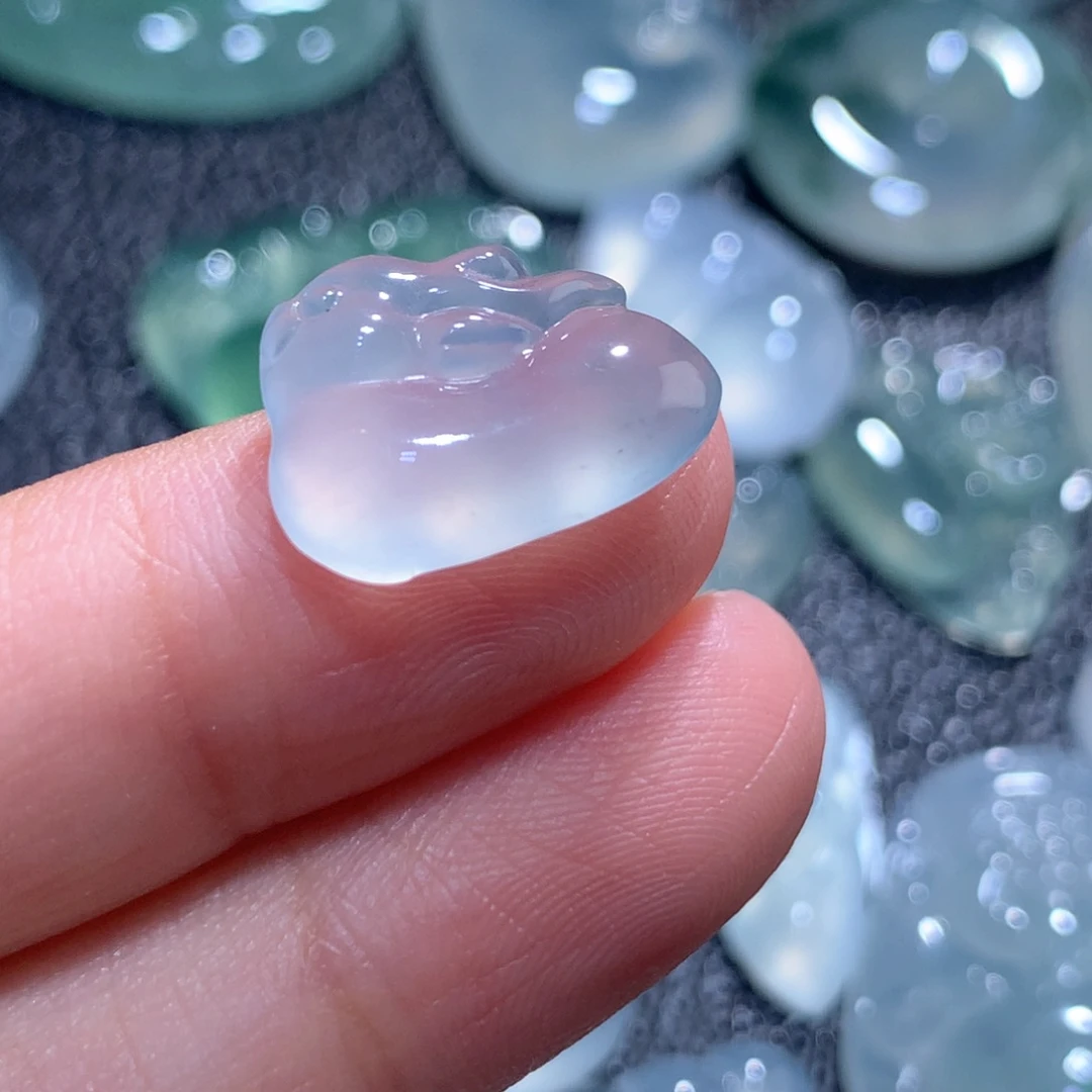 翡翠未镶嵌颈饰缅甸