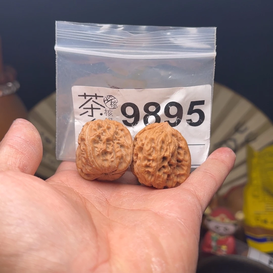 文玩核桃吊坠在这里我们就像我