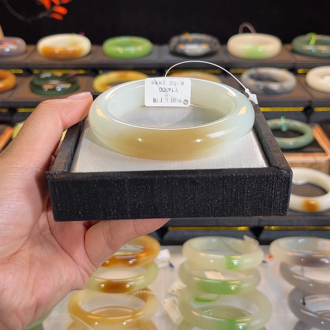 和田玉未镶嵌手镯糖白