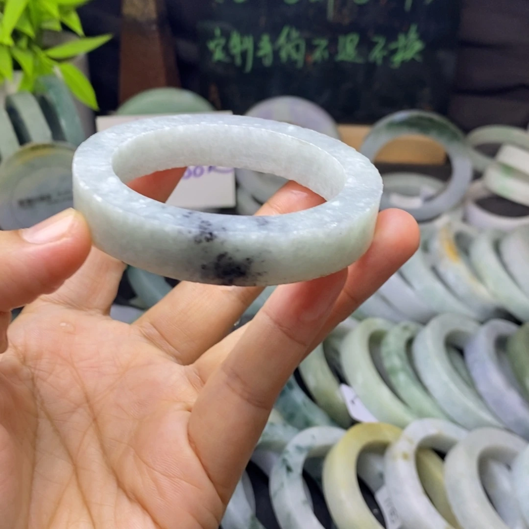 定制翡翠未镶嵌手镯