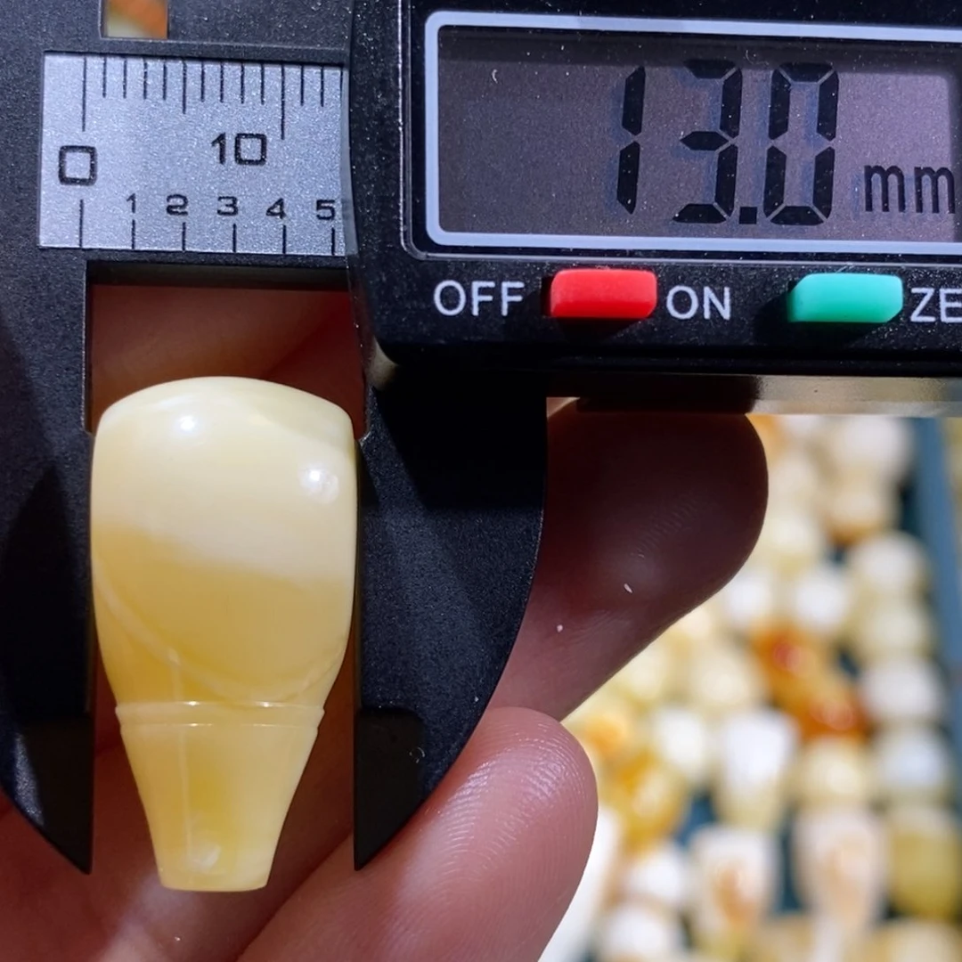 蜜蜡裸石未镶嵌配饰