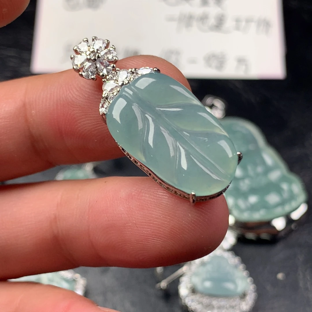 颈饰未镶嵌翡翠叶子