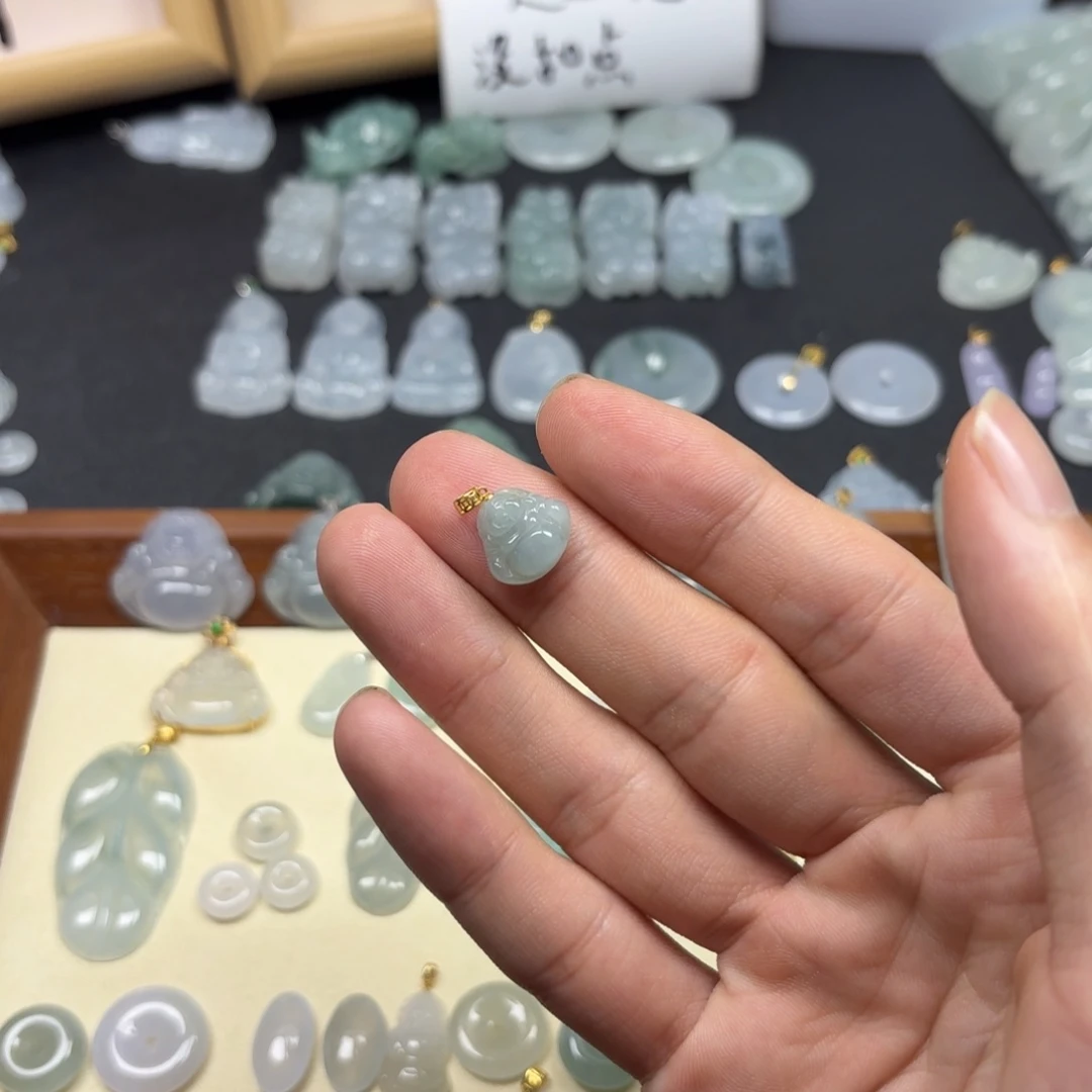 精选佛公吊坠镶嵌