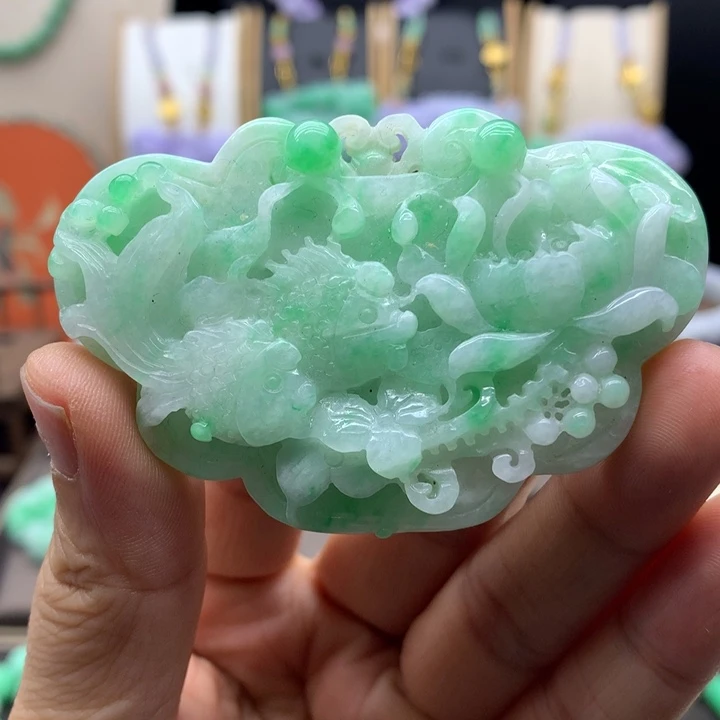 翡翠未镶嵌吊坠(赠链)