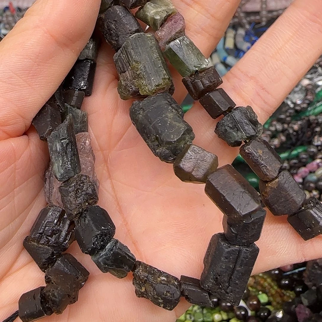 玛瑙/玉髓合金珠宝半成品黑金碧玺原石一条