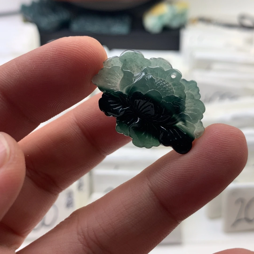 颈饰未镶嵌翡翠花牌