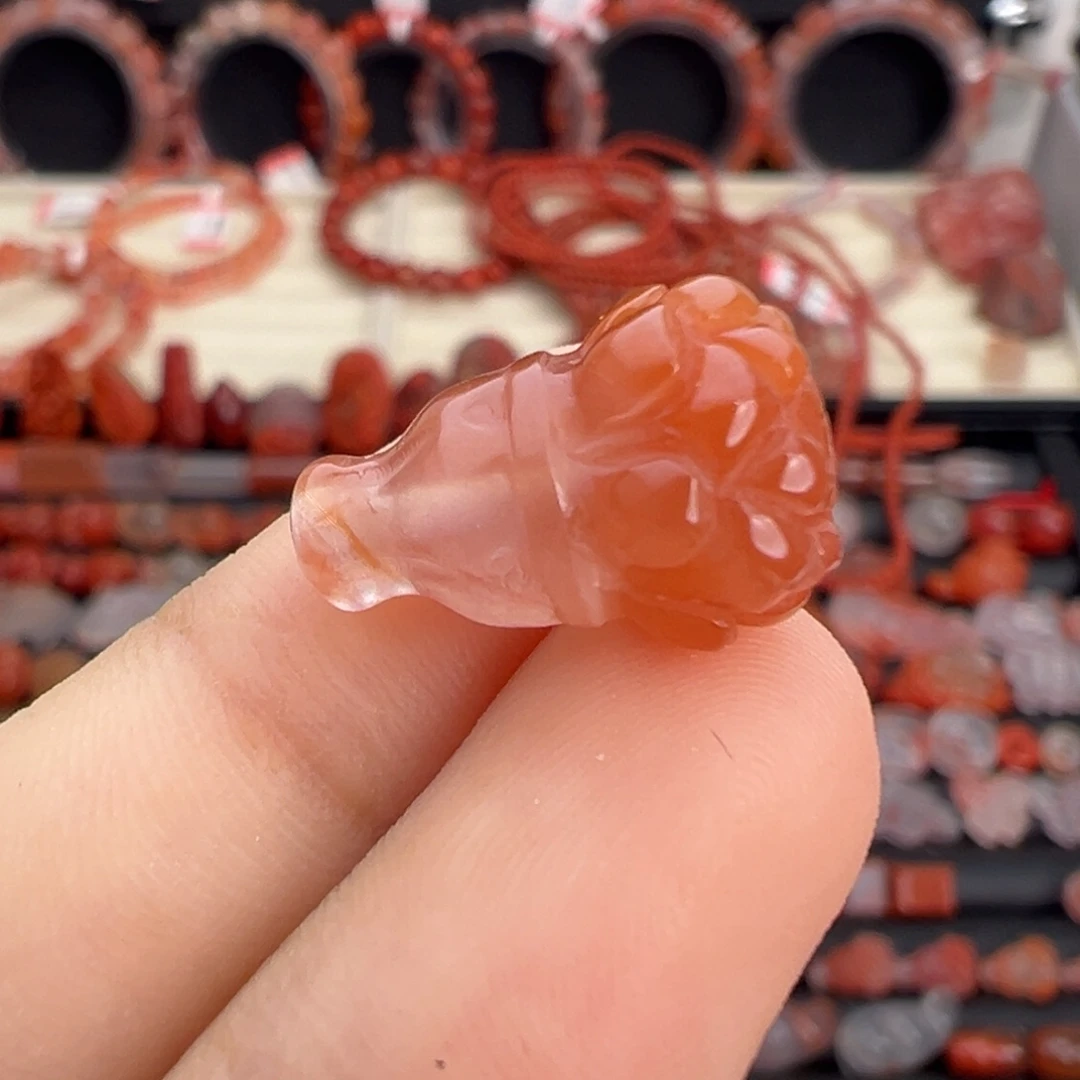 南红玛瑙未镶嵌颈饰莲花三通