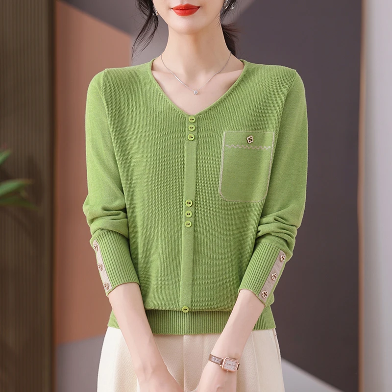 2025年春季新款女装V领长袖时尚洋气款宽松显瘦款百搭套头上衣