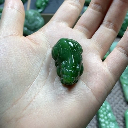 【闪购商品】颈饰未镶嵌和田玉翡*石