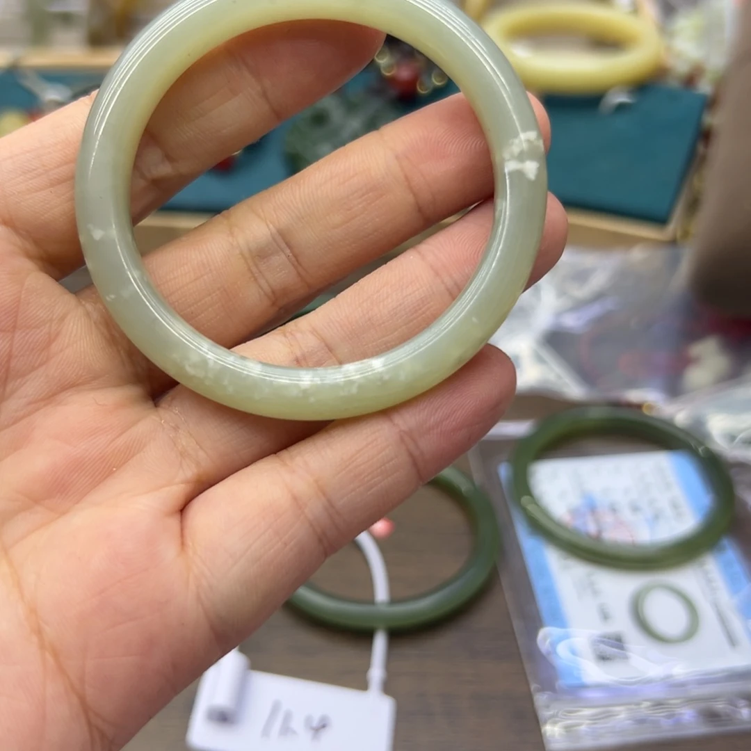 和田玉未镶嵌手镯50.6圈围654