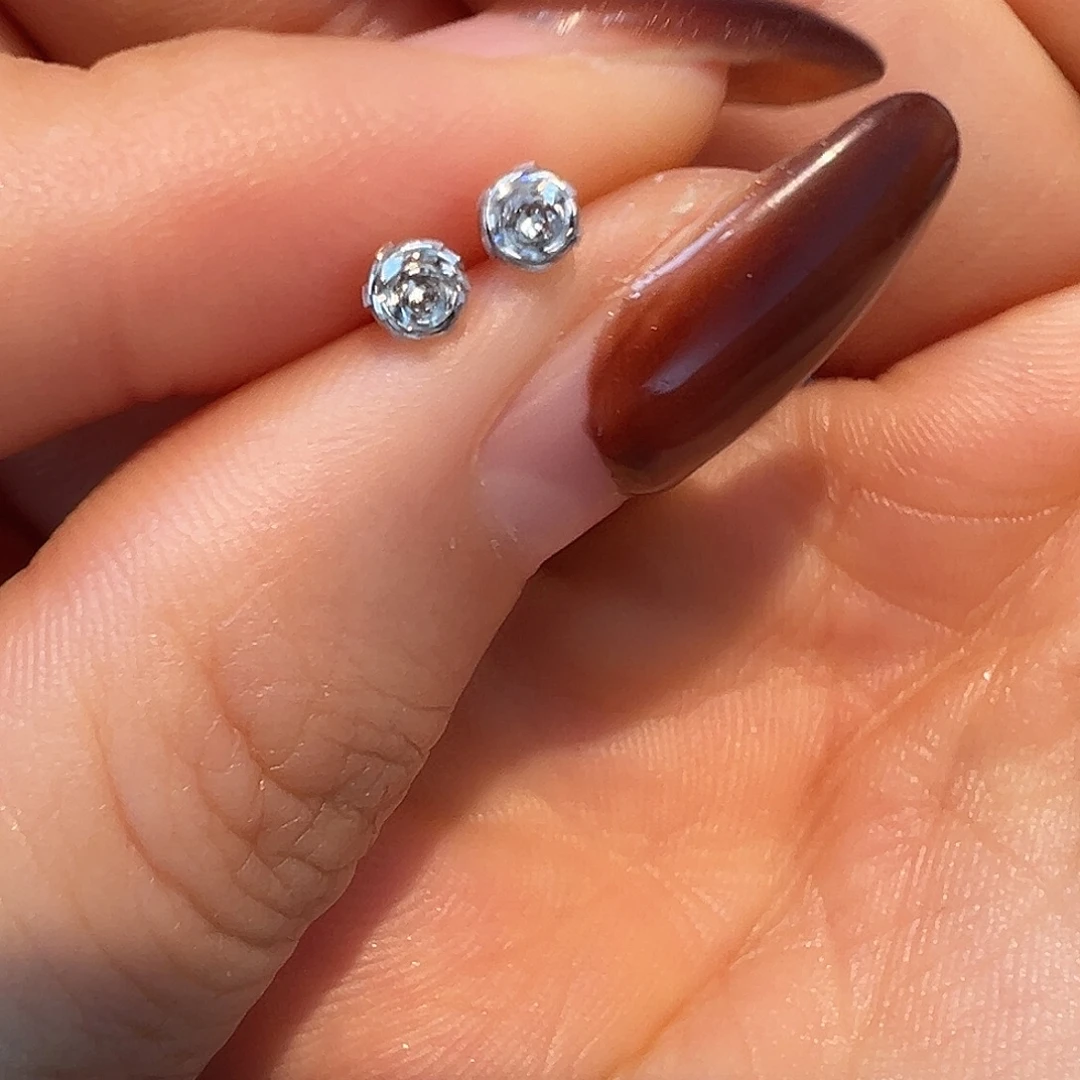 钻石耳饰18K金镶嵌20份