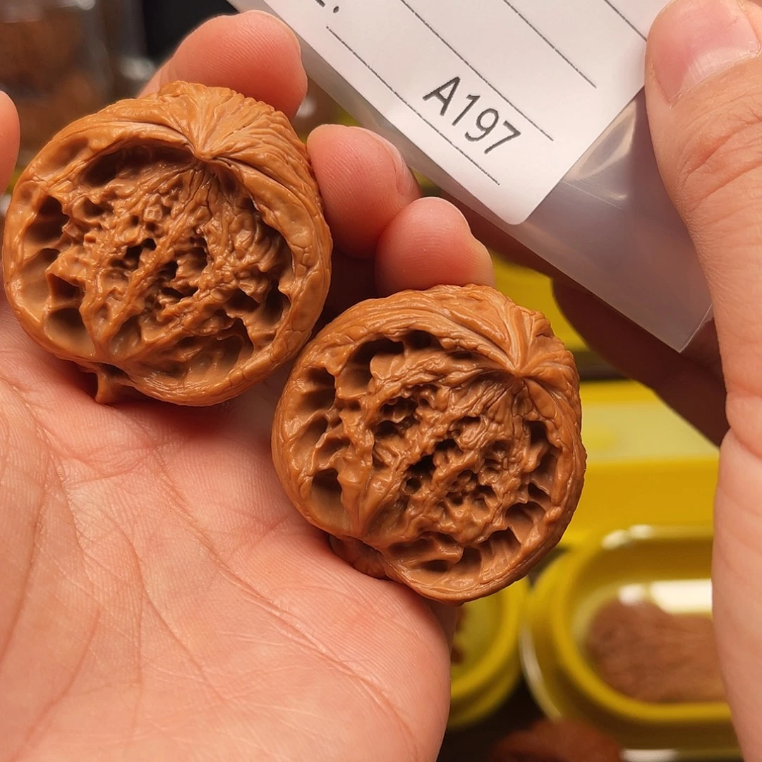 W***半文玩核桃吊坠大孤石蛇头