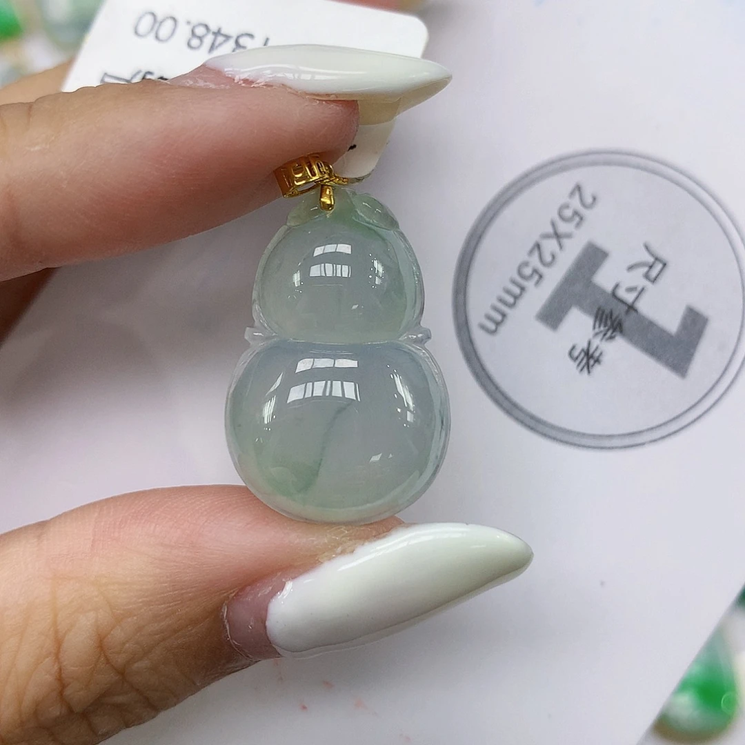 颈饰18K金镶嵌翡翠