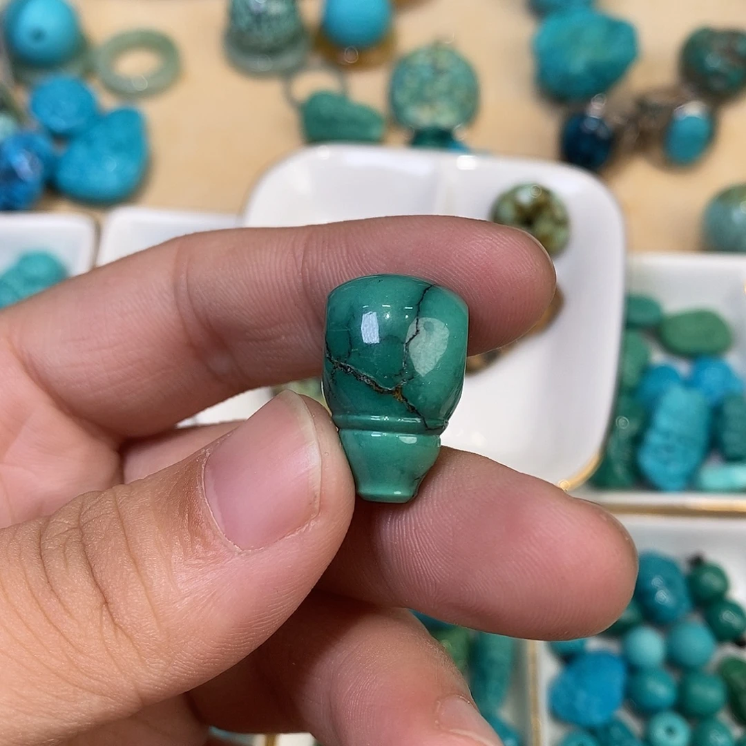 ****头绿松石未镶嵌三通