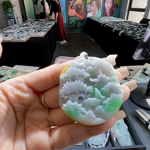 颈饰未镶嵌翡翠一个