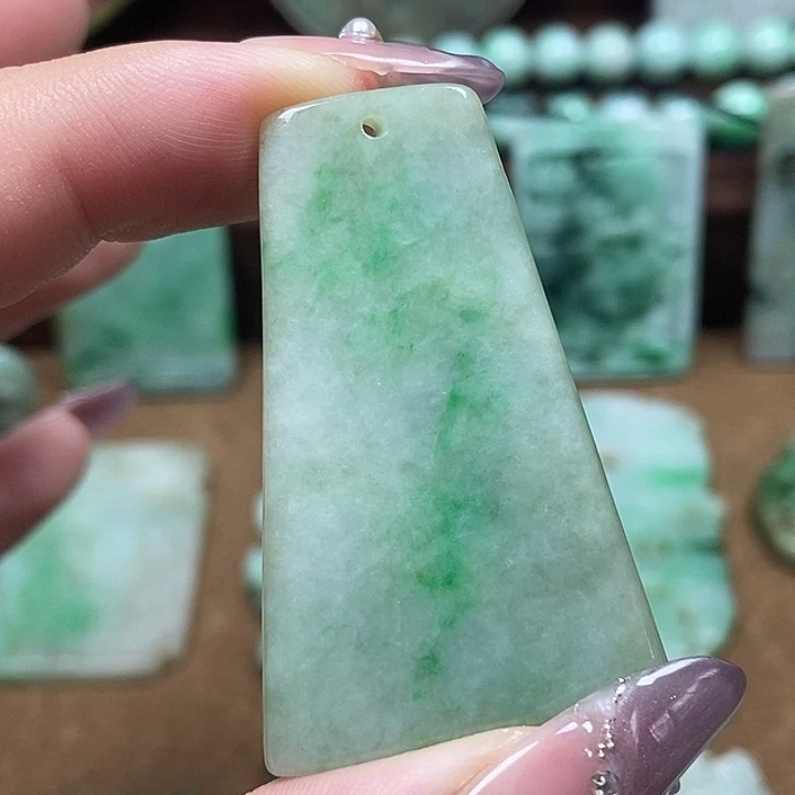 翡翠未镶嵌颈饰0000000000000