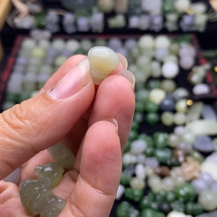 涵***峰和田玉未镶嵌颈饰